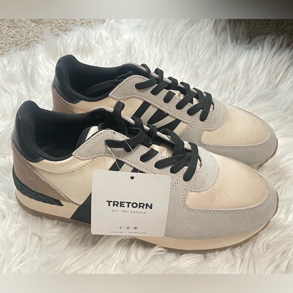 Tretorn Woman’s Cream and Black Sneakers Sz6.5 - Picture 1 of 6
